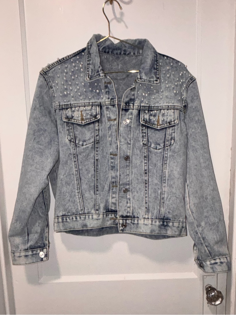 NWOT | Women’s Light Wash Pearl Studded Denim Jacket